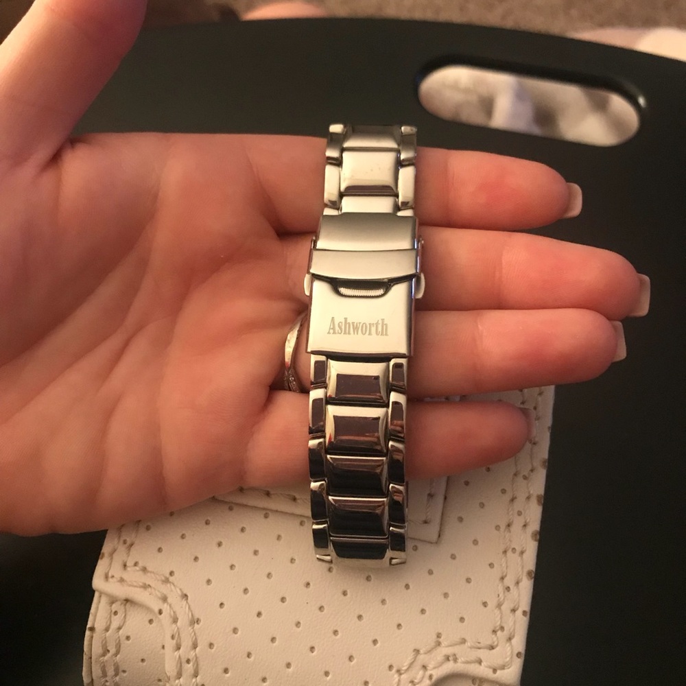 Women’s Watch. - Picture 2 of 4